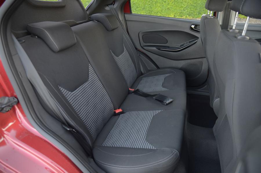 Интерьер Ford Figo Titanium 2018 года  (фото 15 из 40)
